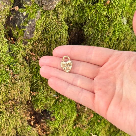 boys lie pendant