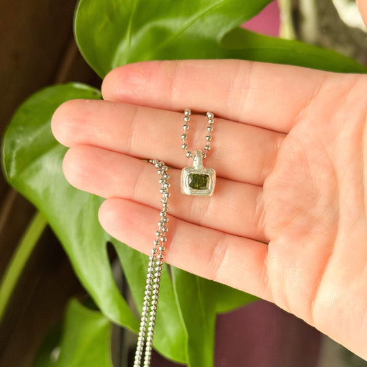 olive green molten necklace