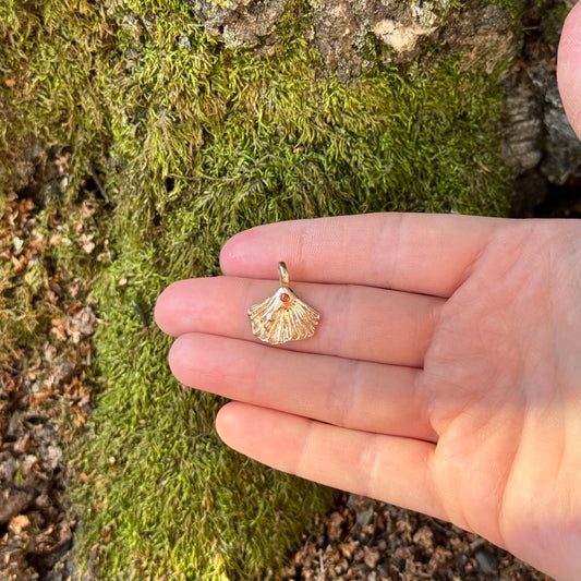 ginkgo leaf pendant