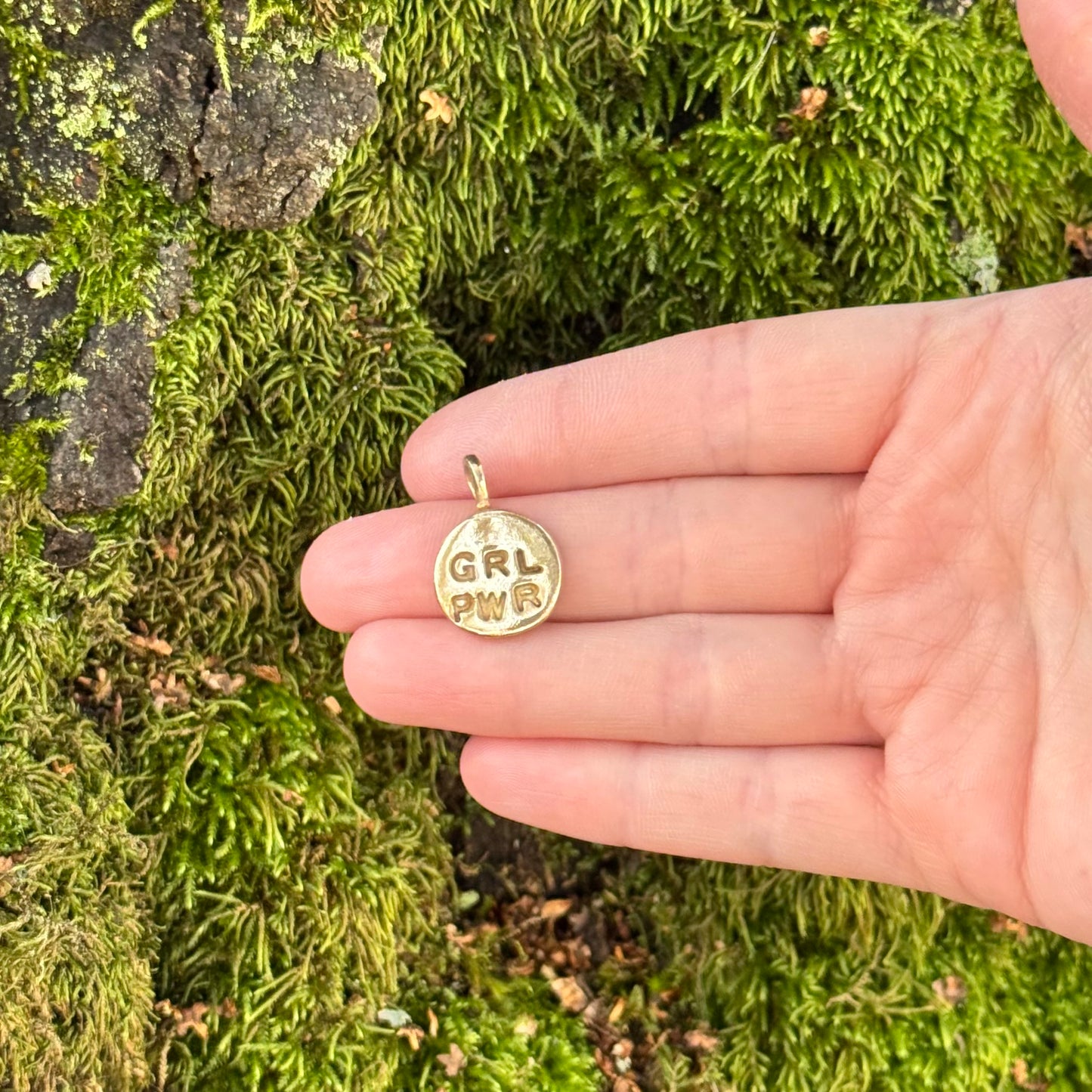 grl pwr pendant